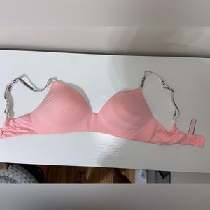 34DD Victoria’s Secret bra